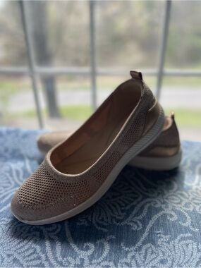 Easy Spirit Women's Knit Slip-On Flats in Light Taupe with Metallic Accent